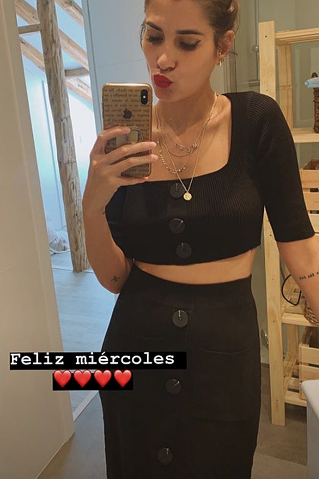 El conjunto de falda midi y top de punto de Zara que Mery Turiel mostró en sus stories de Instagram.