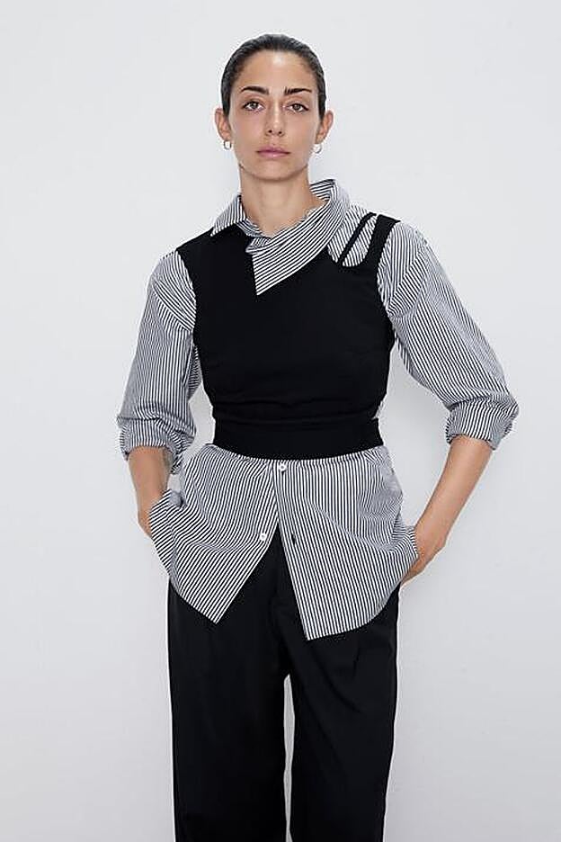 Este top de Zara con una originalísima espalda permite actualizar camisas de tu fondo de armario fácilmente.
