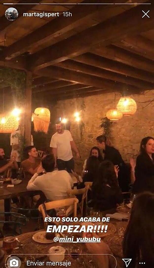 Alex Lequio en el cumpleaños de su novia.