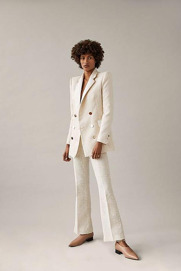 El traje que ha llevado Eva Goznález es de Bleis y podría servir perfectamente como look de novia.