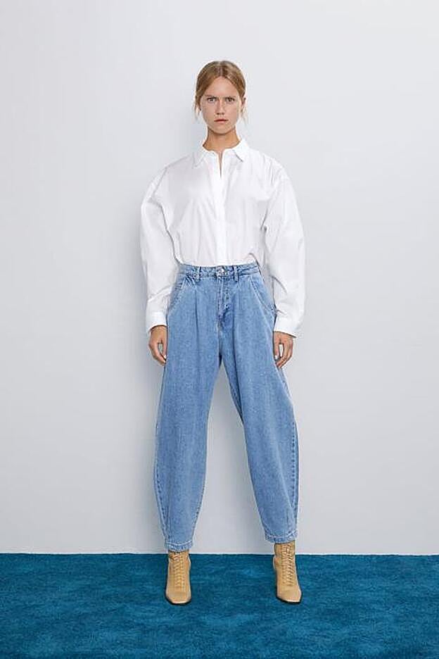 Una versión con el denim más claro de los vaqueros de Zara favoritos de Rocío Osorno.