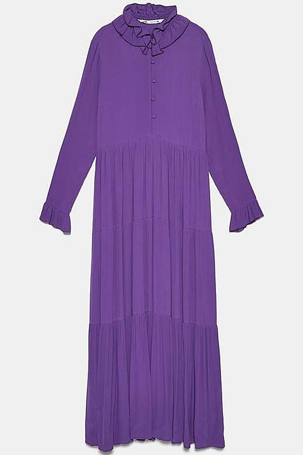El vestido morado de Zara que nos recuerda al look de una bruja retro.