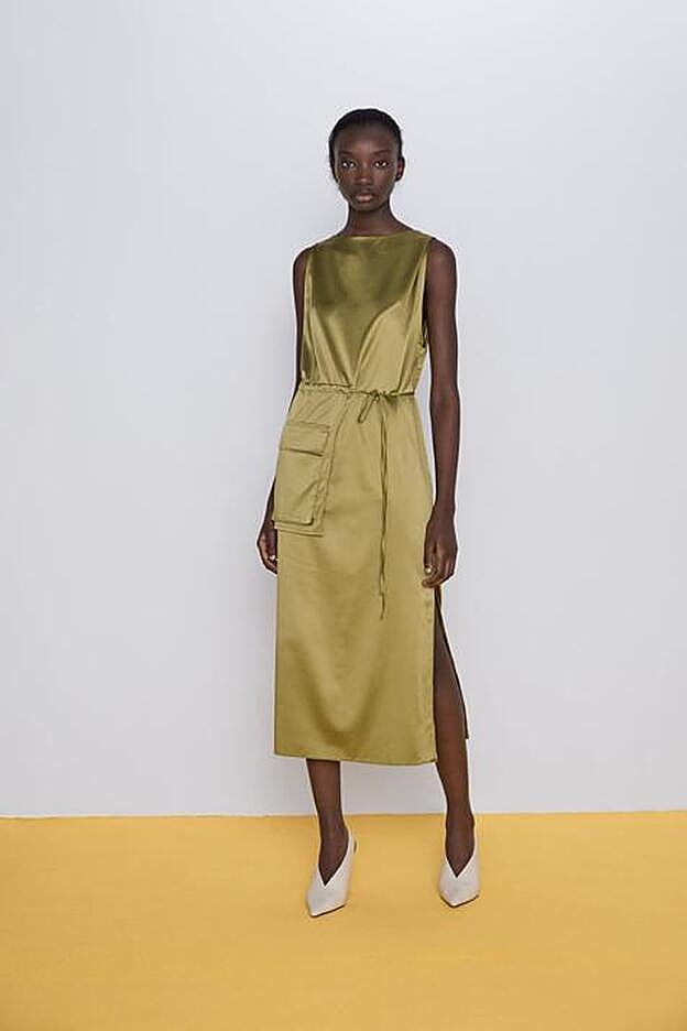 Este es el vestido que María fernández-Rubíes llevó a la preboda de Marta Pombo. Es de Zara, cuesta 25,95 euros y ya está agotado en la talla S.