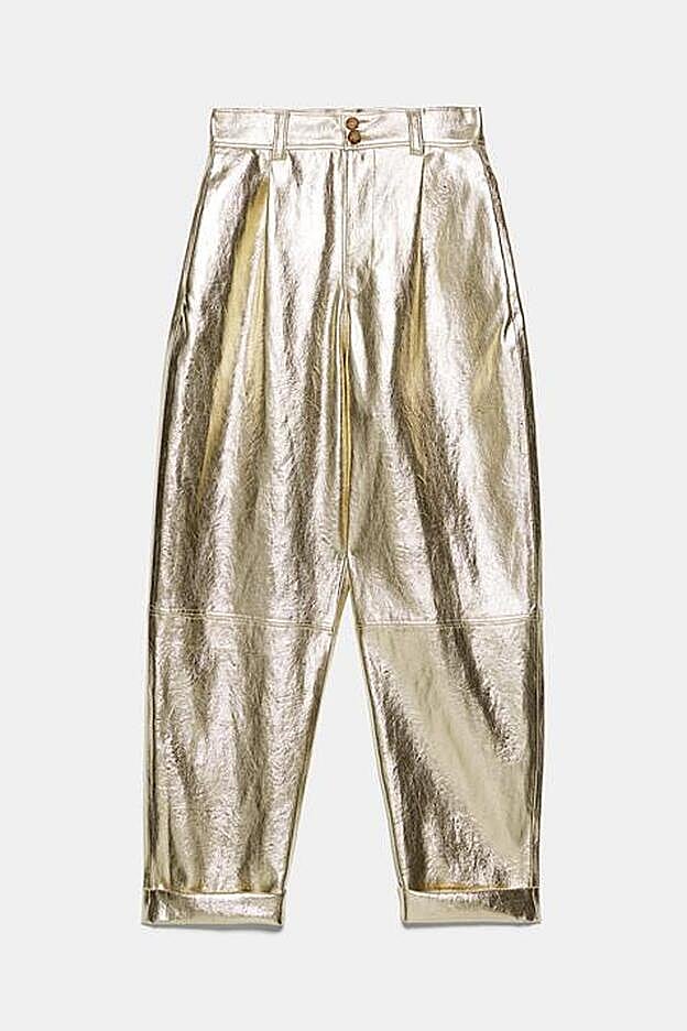 Estos son los pantalones dorados de Zara que ha llevado Rocío Osorno.