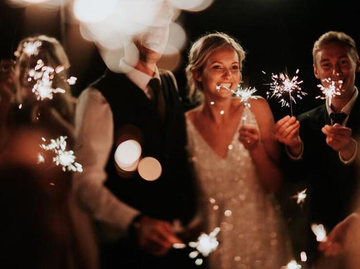 Fotos: Vestidos de novia bonitos y baratos para 2020: 7 looks de boda de Asos por menos de 210 euros