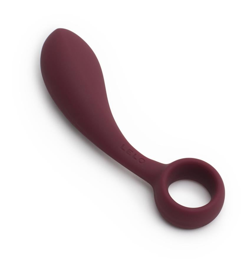 Este estimulador es de lo más discreto y elegante y sirve para la estimulación del punto G masculino situado en su uretra. De LELO y de venta en Amantis, (59,99 euros).