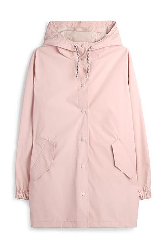 Chubasquero de Primark como el que lleva Flora González (23 euros).
