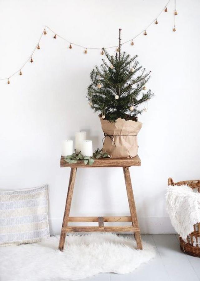 Y hablando de árboles de Navidad para espacios pequeños: esta día que nos proponen desde Pinterest nos parece ideal.
