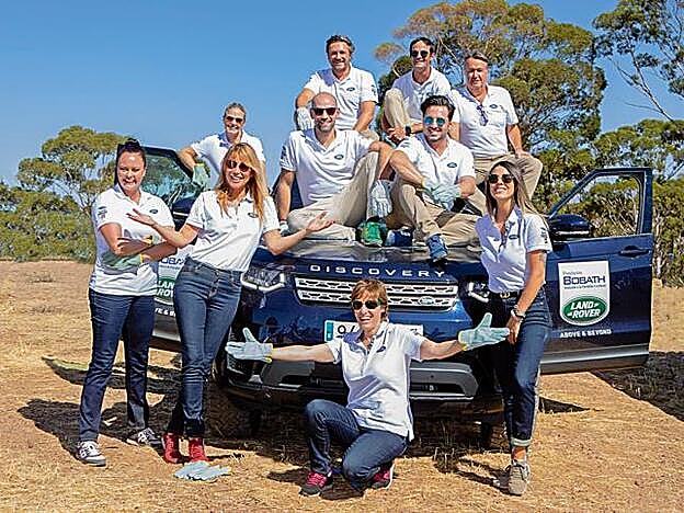 De izda. a dcha., en primer plano, Shaila Dúrcal, Raquel Meroño, Anabel Alonso y Laura Matamoros. Detrás, Genoveva Casanova, Gonzalo Miró, David Bustamante, Juan Peña y José Bono.