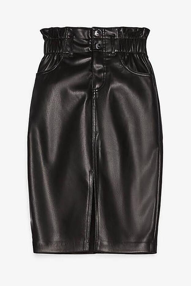 Esta es la falda de Bershka de efecto piel que ha llevado Nagore Robles (17,99 euros).