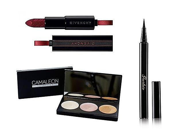 Barra de labios Rouge Interdit de Givenchy (33 €). Delineador Feutre Eyeliner Précision de Guerlain (40,30 €). Paleta Iluminadora de Camaleon Cosmetics (15,90 €).