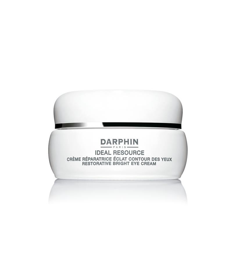 De textura ligera y efecto nacarado, la fórmula combina tres eficaces componentes de extractos naturales -melón, aguacate y manteca de Karité- reforzados con Vitaminas C y E, que suaviza los ojos cansados y genera instantáneamente su brillo natural, además de fortalecer la barrera cutánea de la zona. (49 €).