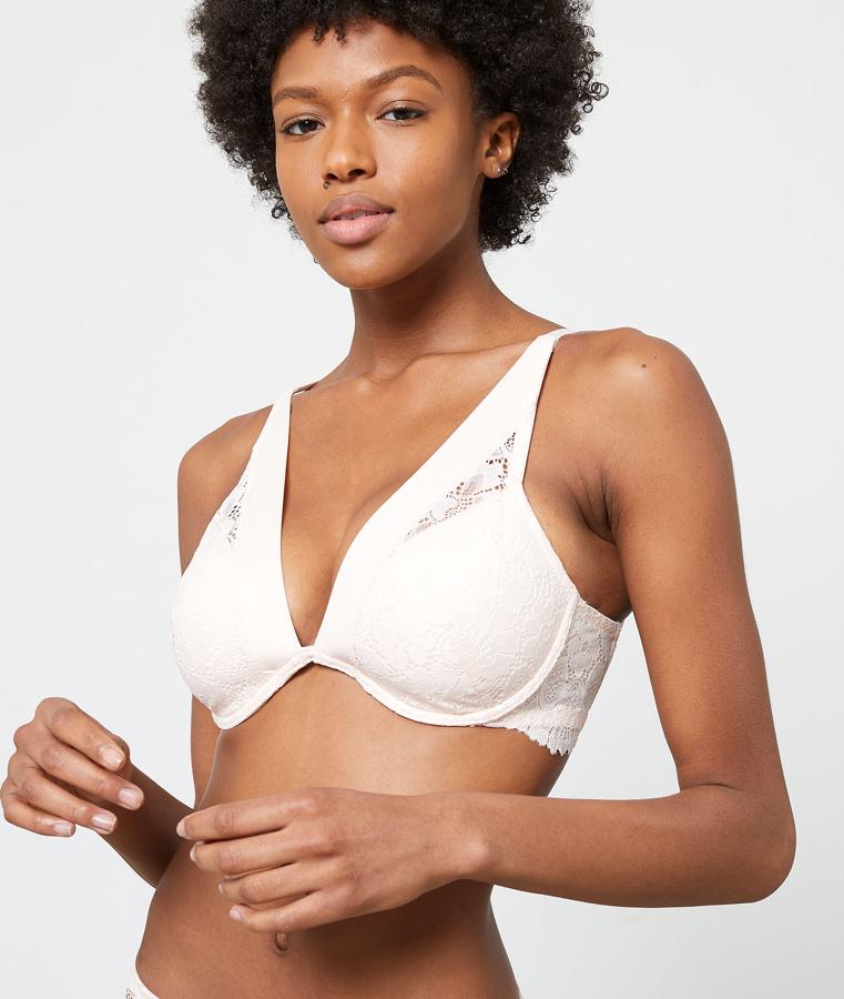 Sujetador de encaje blanco con aro y tirante ancho de Etam disponible hasta la talla 100E (14.99 euros).