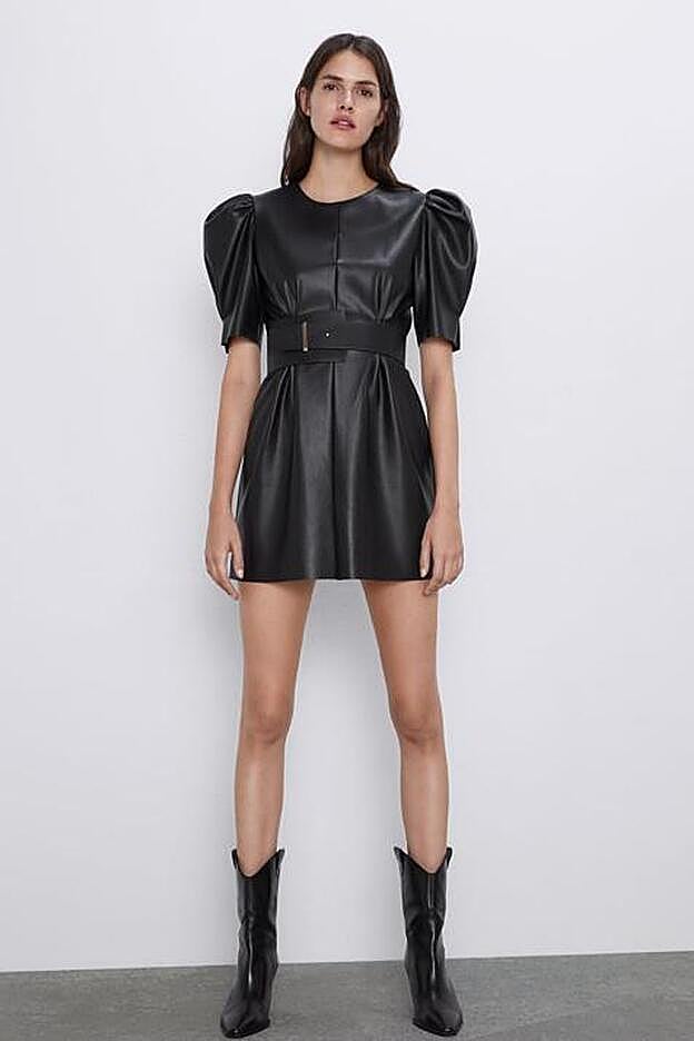 Vestido midi efecto piel con las mangas abullonadas de Zara.