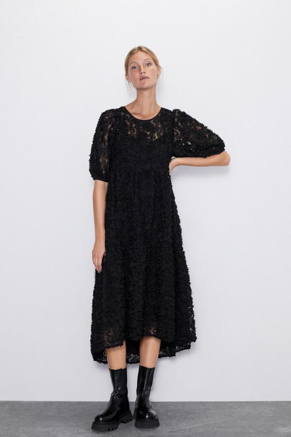 Uno de nuestros vestidos favoritos de la colección otoño-invierno de Zara, en versión premamá. Sigue siendo ideal, y cuesta 39.95 euros.