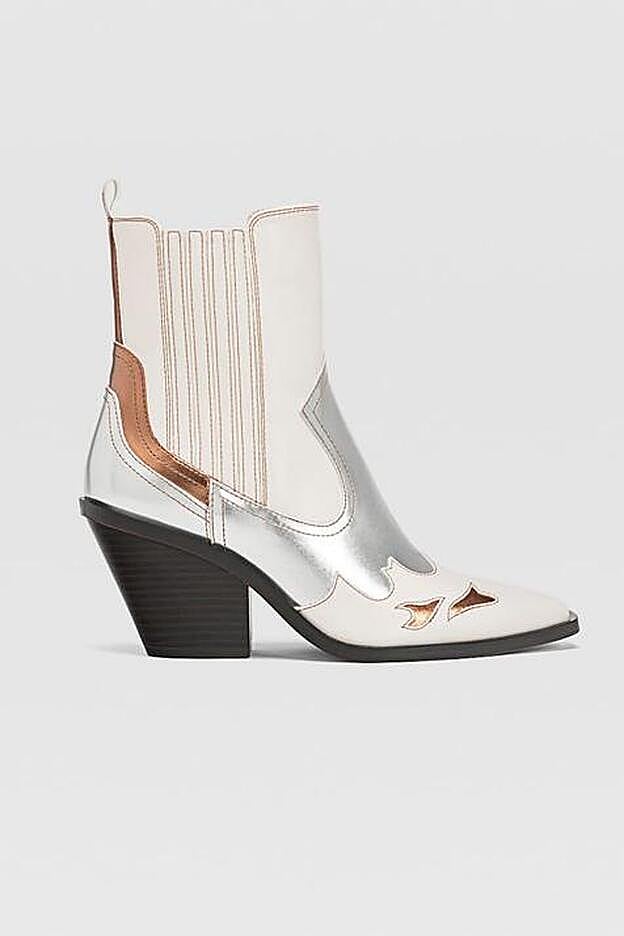 Botines cowboy de Stradivarius (35,99 euros).