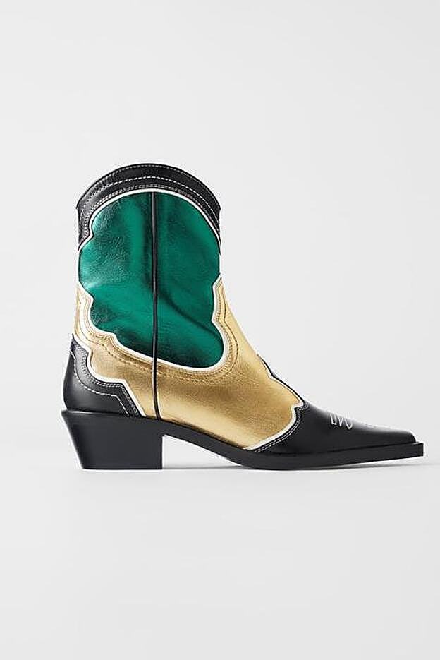 Botines cowboy metalizados de Zara (99,95 euros).
