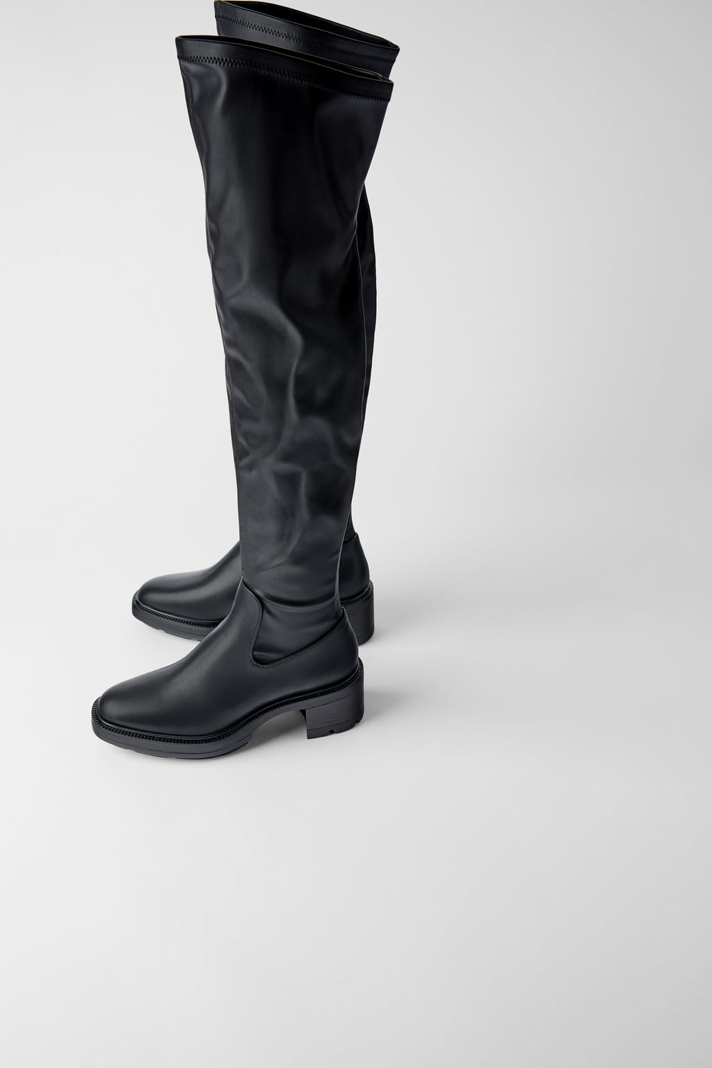 Botas XXL con suela track de Zara. (49,95 euros). Dos combinaciones irresistibles para crear lookazos.