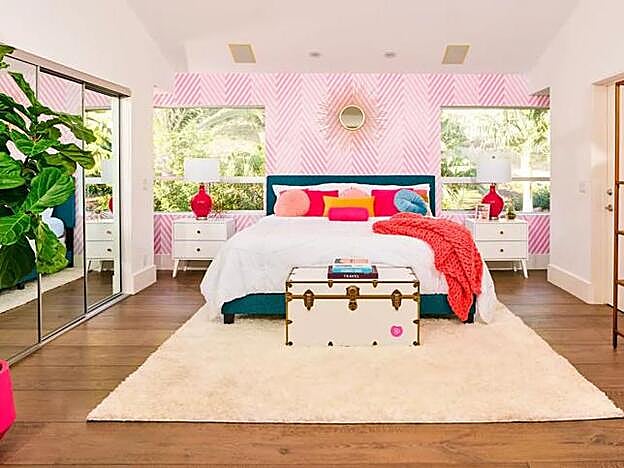 Uno de los dormitorios de la mansión de Barbie Malibú.