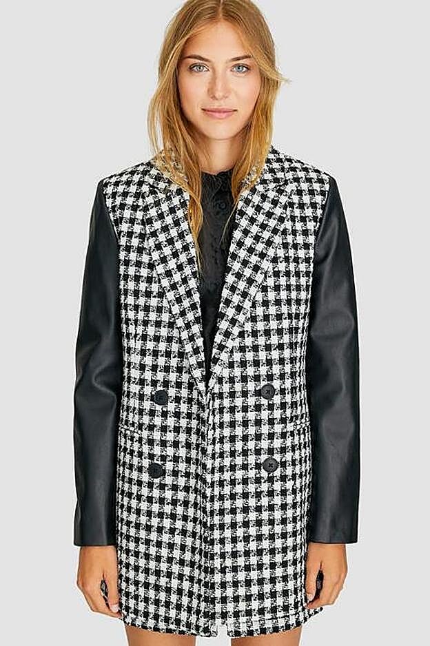 Con esta chaqueta de Stradivarius que cuesta 39,99 euros le vamos a copiar el look a Alba Díaz por mucho menos dinero.
