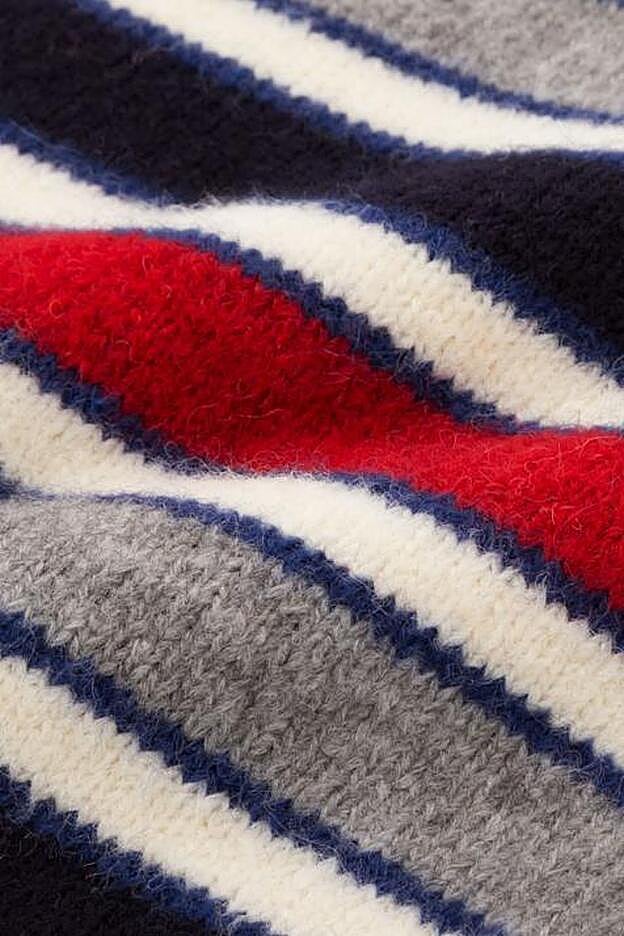 Detalle del diseño y el tejido del jersey de Inés de La Fressange.