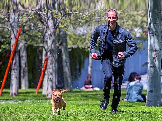 El actor asegura que Sita ha cambiado su vida y la de su mujer.