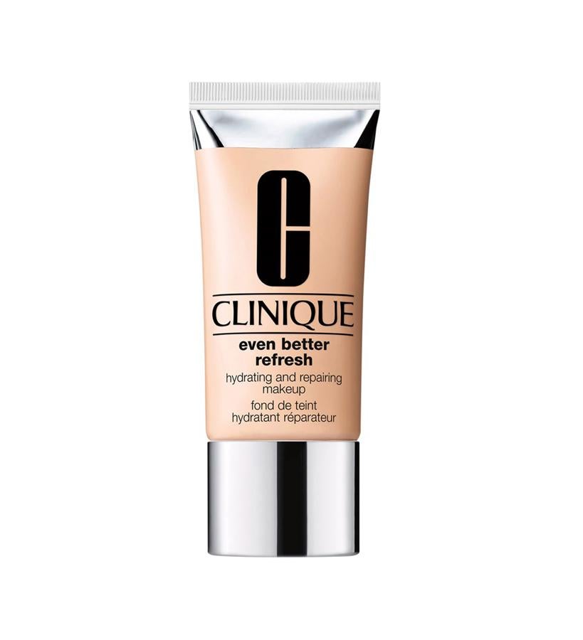 Se trata de un fondo de maquillaje ligero con cobertura regulable de ligera a media. El ácido hialurónico rellena las finas líneas, los péptidos mantienen la piel suave y el ácido salicílico mejora la textura. (41,50 €).