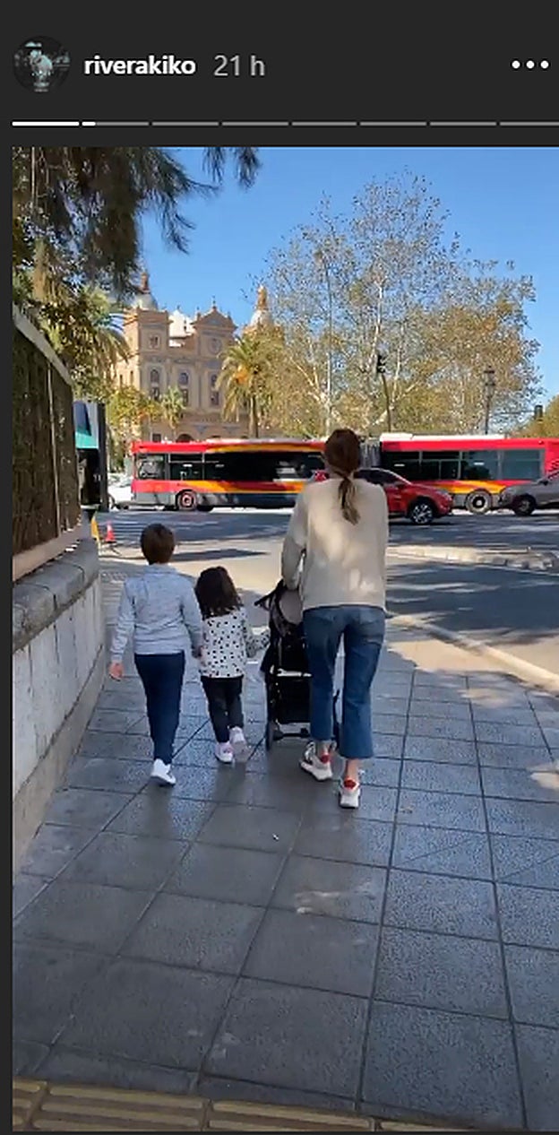 La pareja compartía fotos de la familia al completo.