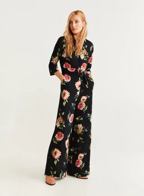 El estampado de flores no ha muerto. Se llevará en otoño y en invierno con modelos como este tan favorecedor de Mango. (49,99 euros).