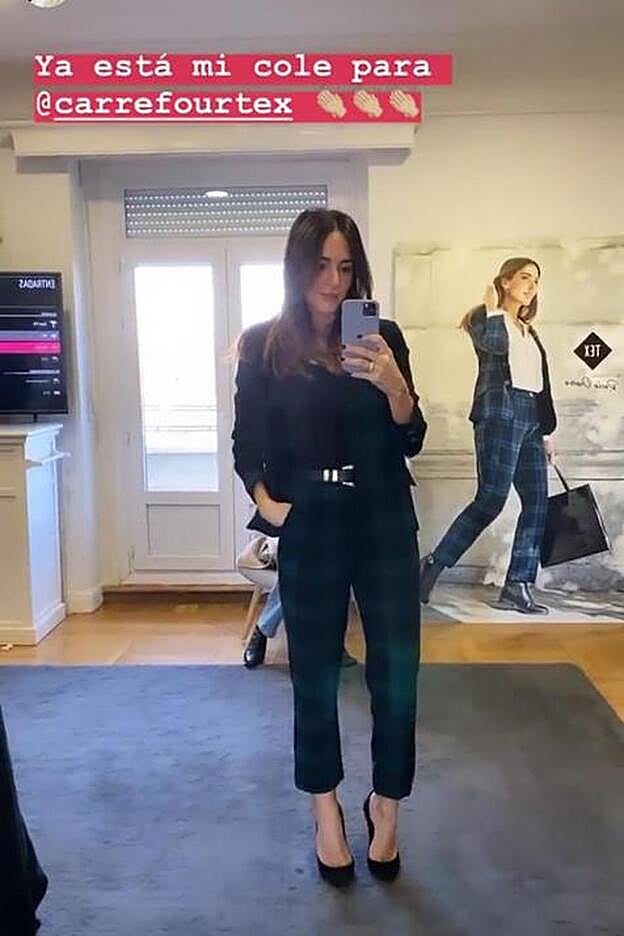 Rocío Osorno ha escogido el traje de cuadros para presentar su colección para Carrefour.