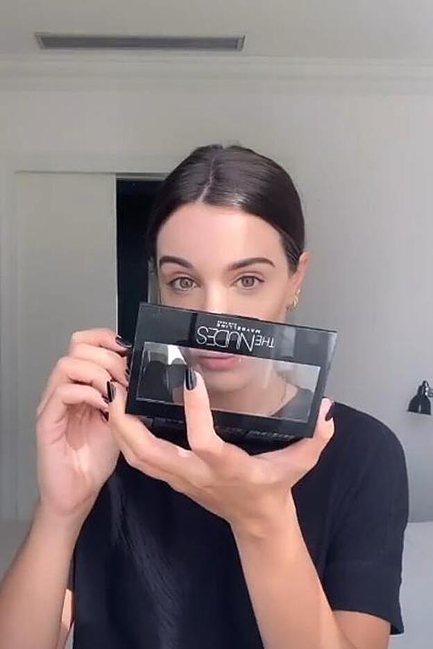 Bass con la paleta de sombras neutras de Maybelline.