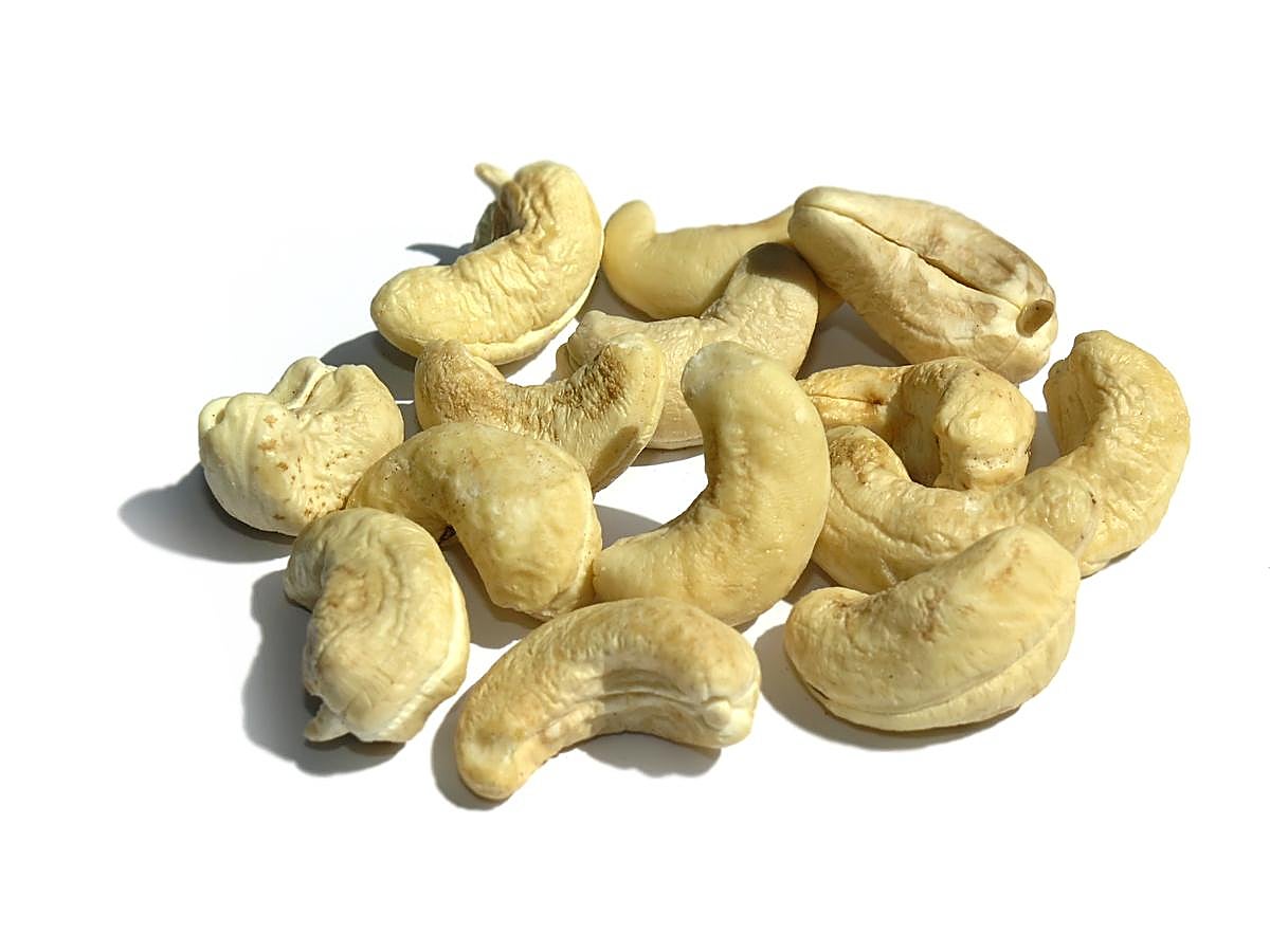 Son los frutos secos que más calorías tienen, pero también los más nutritivos. Contienen 25 gramos de proteínas por cada 100 gramos y son ricos en vitaminas del grupo B.