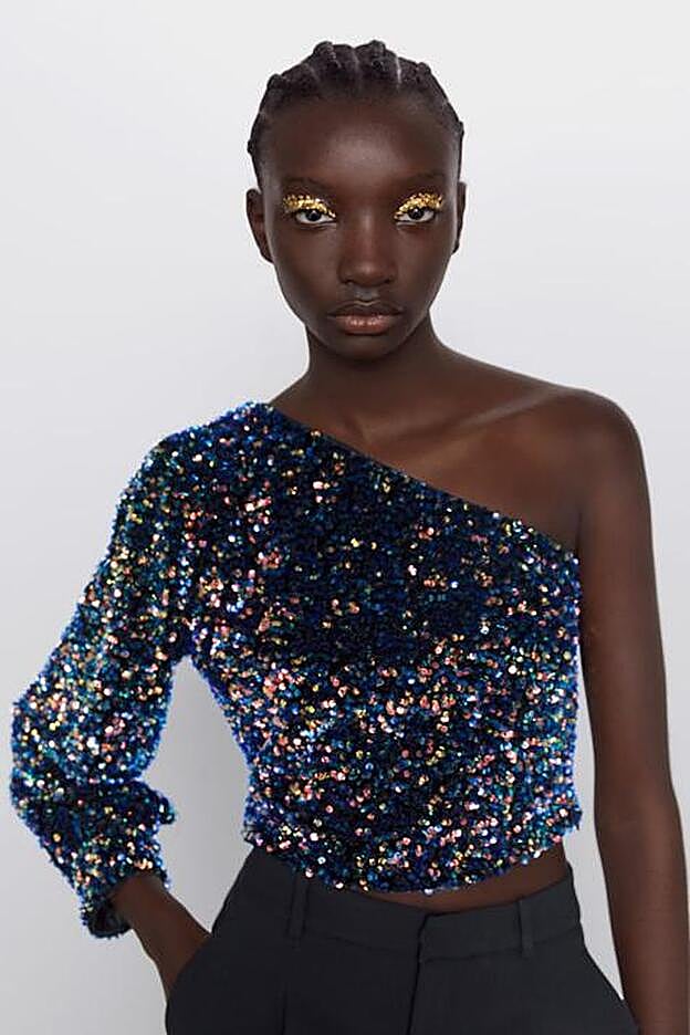 Maquillaje con purpurina dorada a modo de sombra de ojos.