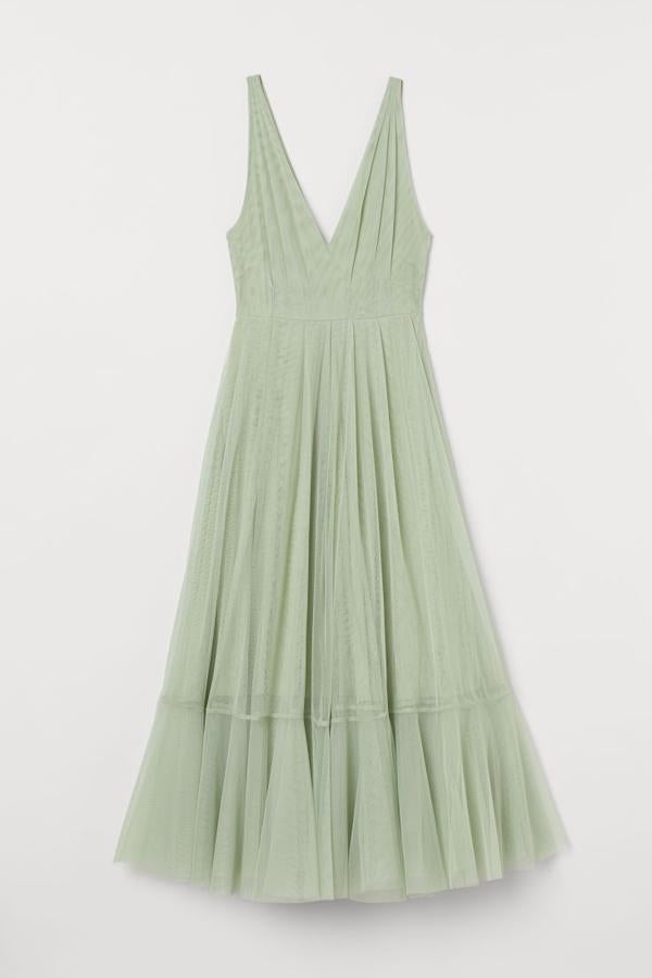 La versión verde mental del vestido de tul, con cremallera oculta en un lateral, forro de punto con costura y volante de tul en el bajo (69,99 euros).