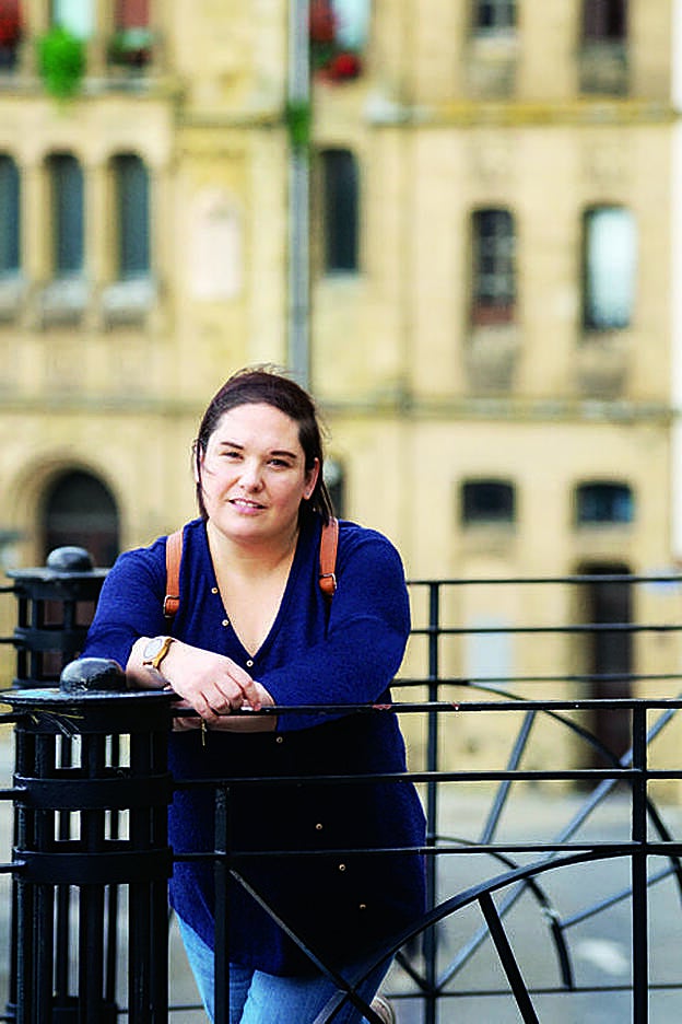 Vive en San Sebastián con su marido y su hija.