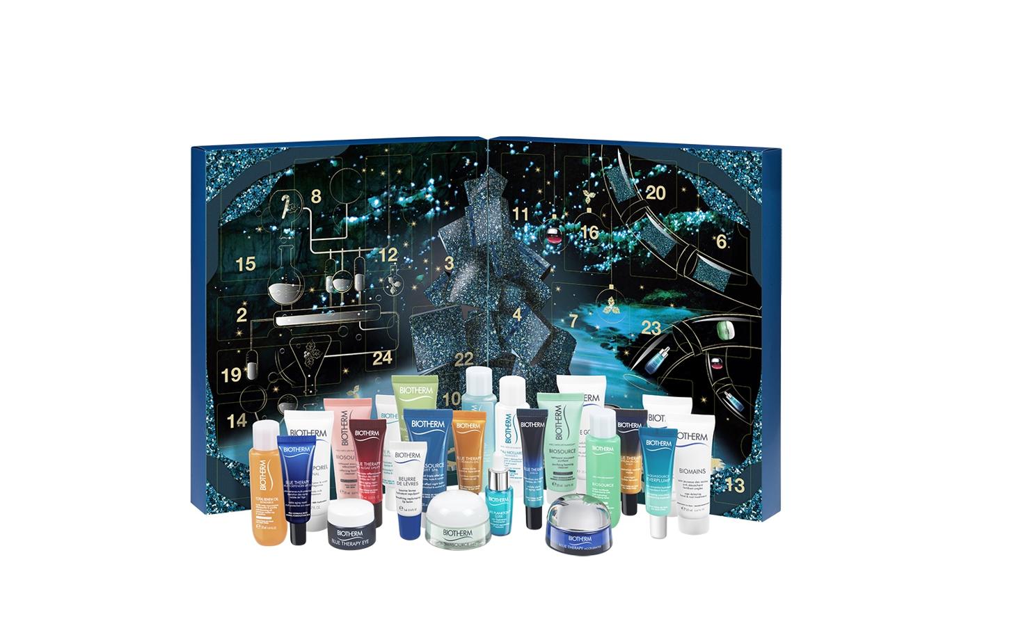 Biotherm apuesta por un calendario de Adviento con todos sus productos más emblemáticos para el cuidado de la piel, como el gel hidratante Aquasource, su maravillosa leche corporal o su tratamiento antiedad Blue Therapy Multi-defender SPF 25. En formato miniatura, para poder incluirlos en el neceser de viaje, esta caja en edición exclusiva tiene un precio de 50 euros y hará las delicias de las habituales de la firma francesa gracias a su gran variedad de productos.