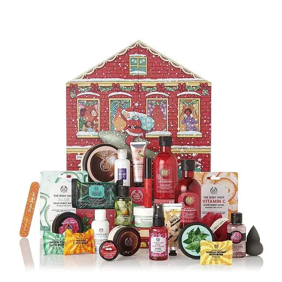 Para aquellos que sean clientes habituales de The Body Shop y busquen un punto intermedio, está este calendario de Adviento beauty valorado en 145,50 y que podemos comprar por 90 euros. Veinticinco productos de las colecciones más exitosas de la firma, con productos específicos para el cuidado facial como el jabón facial purificante de carbón del Himalaya.
