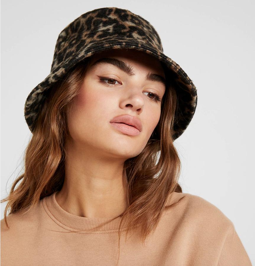 El estampado animal no podía faltar a esta cita con el estilo y las tendencias. Y buena prueba de ello es que solo queda uno en la talla M y la S se ha acabado. Cuesta 30 euros y es de Zalando.