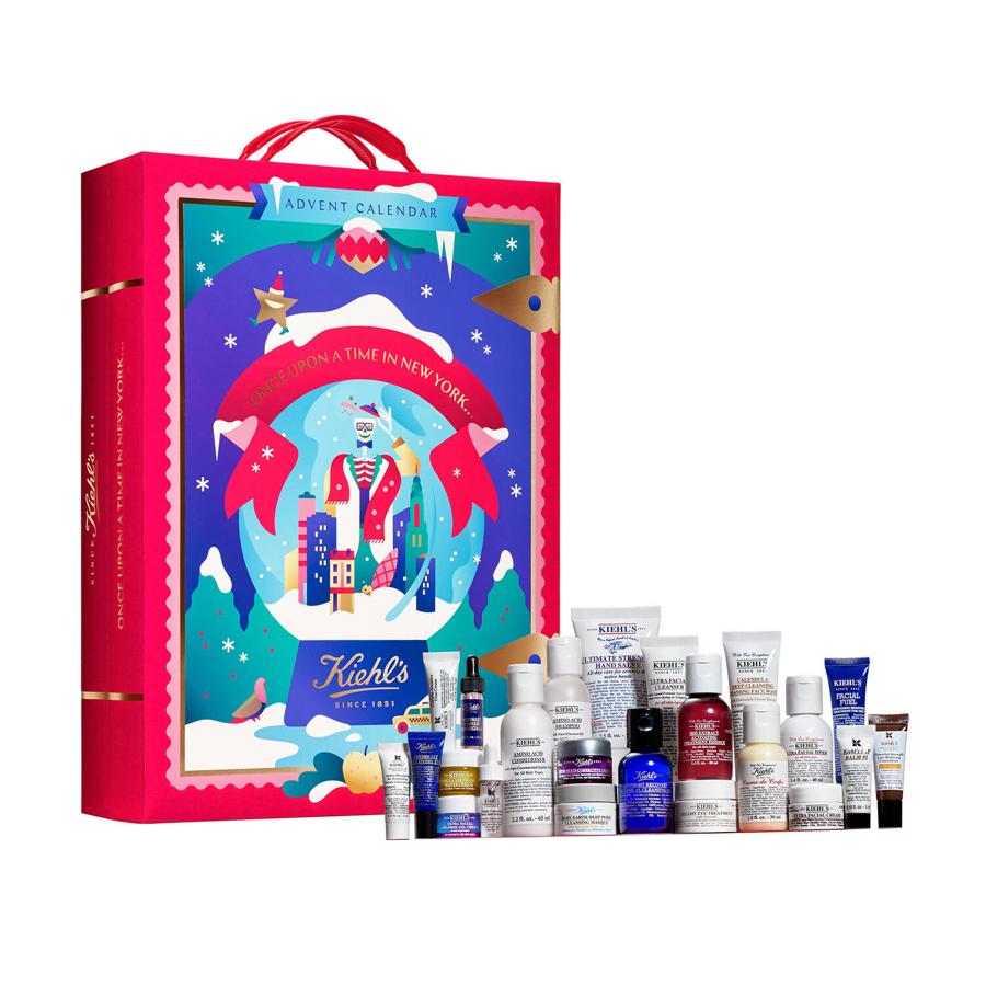 Kiehls también aprovecha esta cita navideña para reunir sus “greatest hits” en una caja con motivos navideños que hará las delicias de los habituales de la firma estadounidense, y permitirá probar una gran variedad de productos a aquellos que no lo son. Tiene un precio de 79 euros e incluye imprescindibles para el cuidado de la piel como su limpiador Ultra facial o el mítico bálsamo de labios.