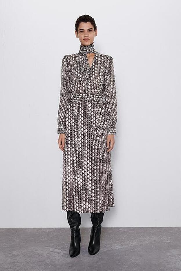 Olivia Palermo nos ha sorprendido con este vestido de la nueva colección de Zara.