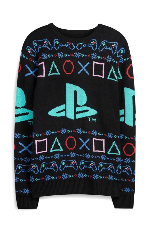 Una versión más colorida y más bonita del jersey con motivos de la Play Station es esta, que combina tonos pasteles y rojos sobre un fondo oscuro. Tiene un precio de 18 euros.
