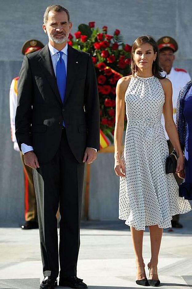 Letizia ha repetido en Cuba un vestido de lunares de Carolina Herrera que ya llevó el año pasado en una visita oficial a República Dominicana.