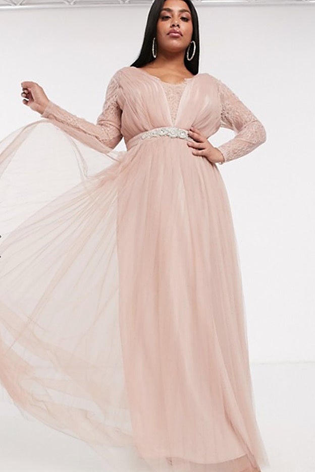 Fantástico vestido de tul rosado de Asos Design Curve.