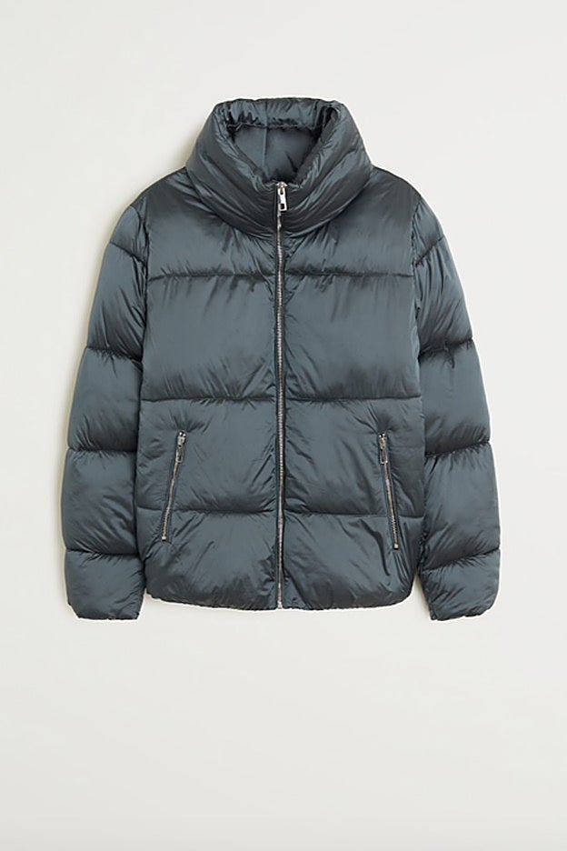 Anorak acolchado de Mango en un azul metalizado fantástico.