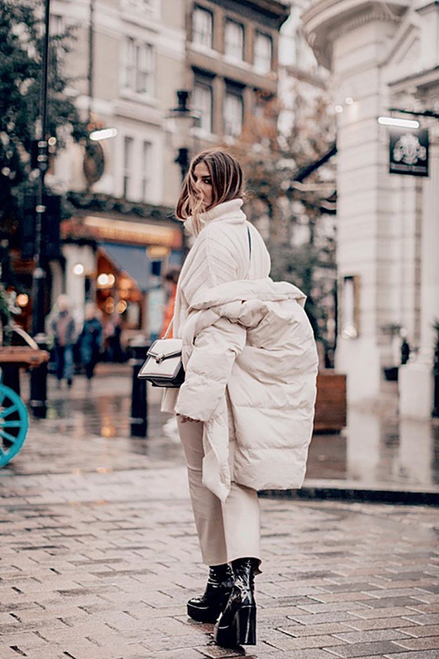 Detalle del plumífero de Zara que lleva Trendy Taste.