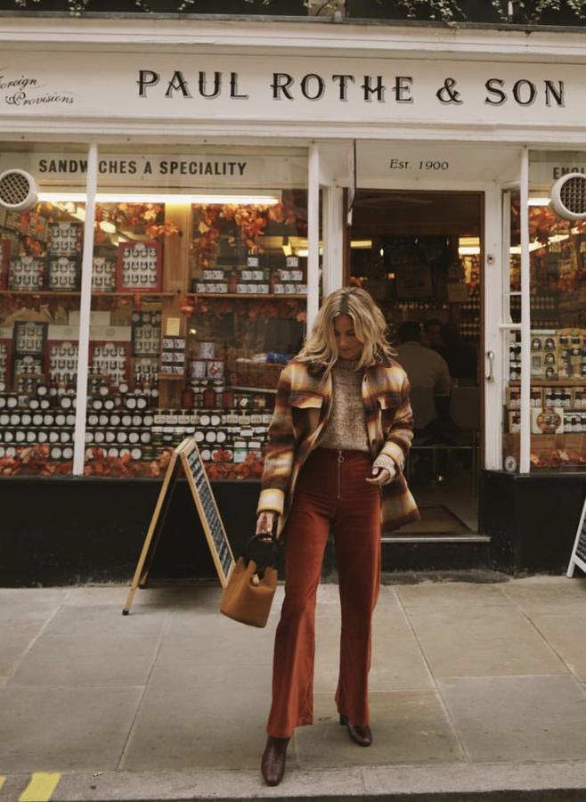 Son los colores del otoño, y no importa si no son del mismo tono. Mezcla y gana.