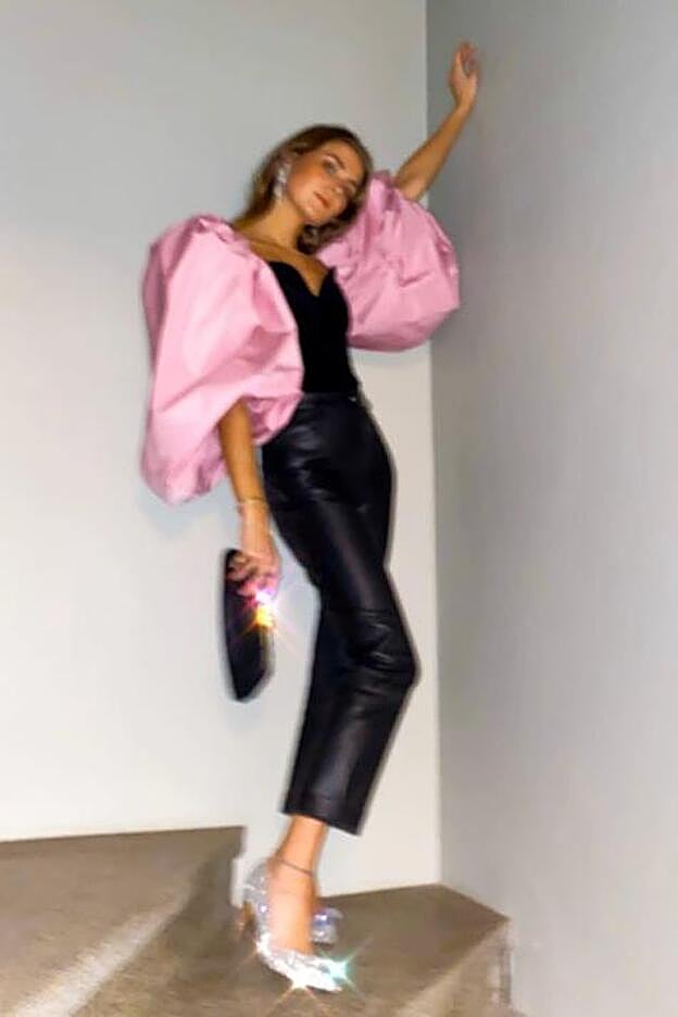 La influencer ha posado en Instagram con un espectacular look de fiesta en el que el protagonista es este top de Zara que cuesta menos de 50 euros.