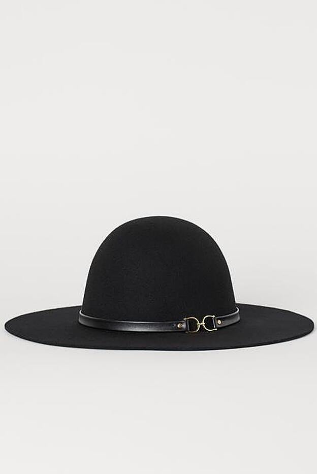En H&M puedes encontrar un sombrero parecido al que lleva Lovely Pepa por 24,99 euros.