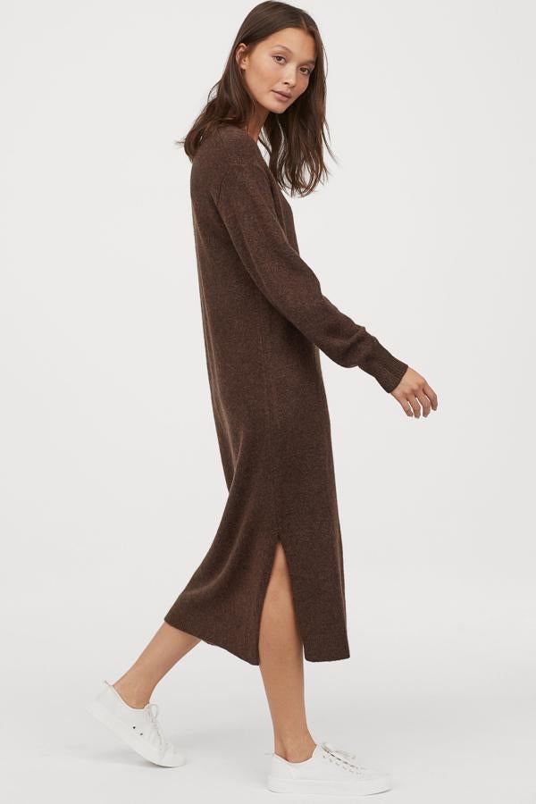 ¿Buscas la sencillez hecha vestido de punto? Está en esta propuesta de H&M (34,99 euros).