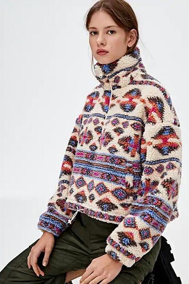 Forro polar estampado de Pull&Bear.